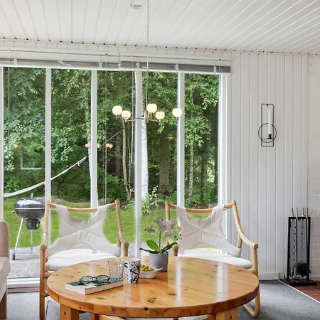 Gorgeous In With Kitchen Holiday home